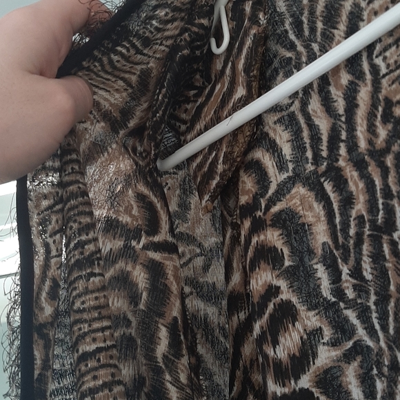 Fabulous animal print fuzzy vest - Picture 4 of 4